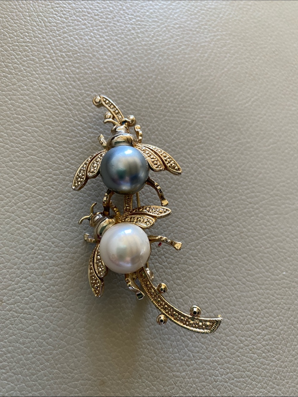 Vintage Gold-Tone Pearl Bee Brooch with Gray and White Pearls